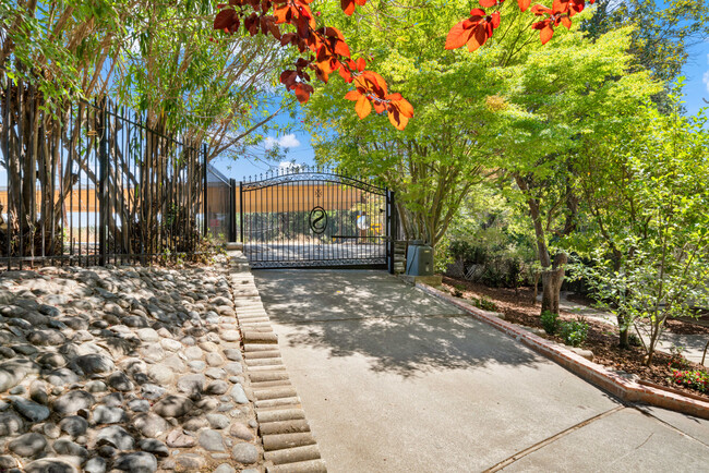 Foto del edificio - 2197 Garden Hwy