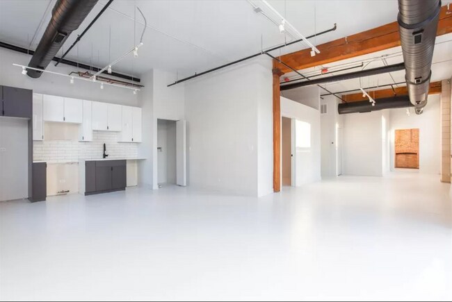Building Photo - 211 N Racine Ave