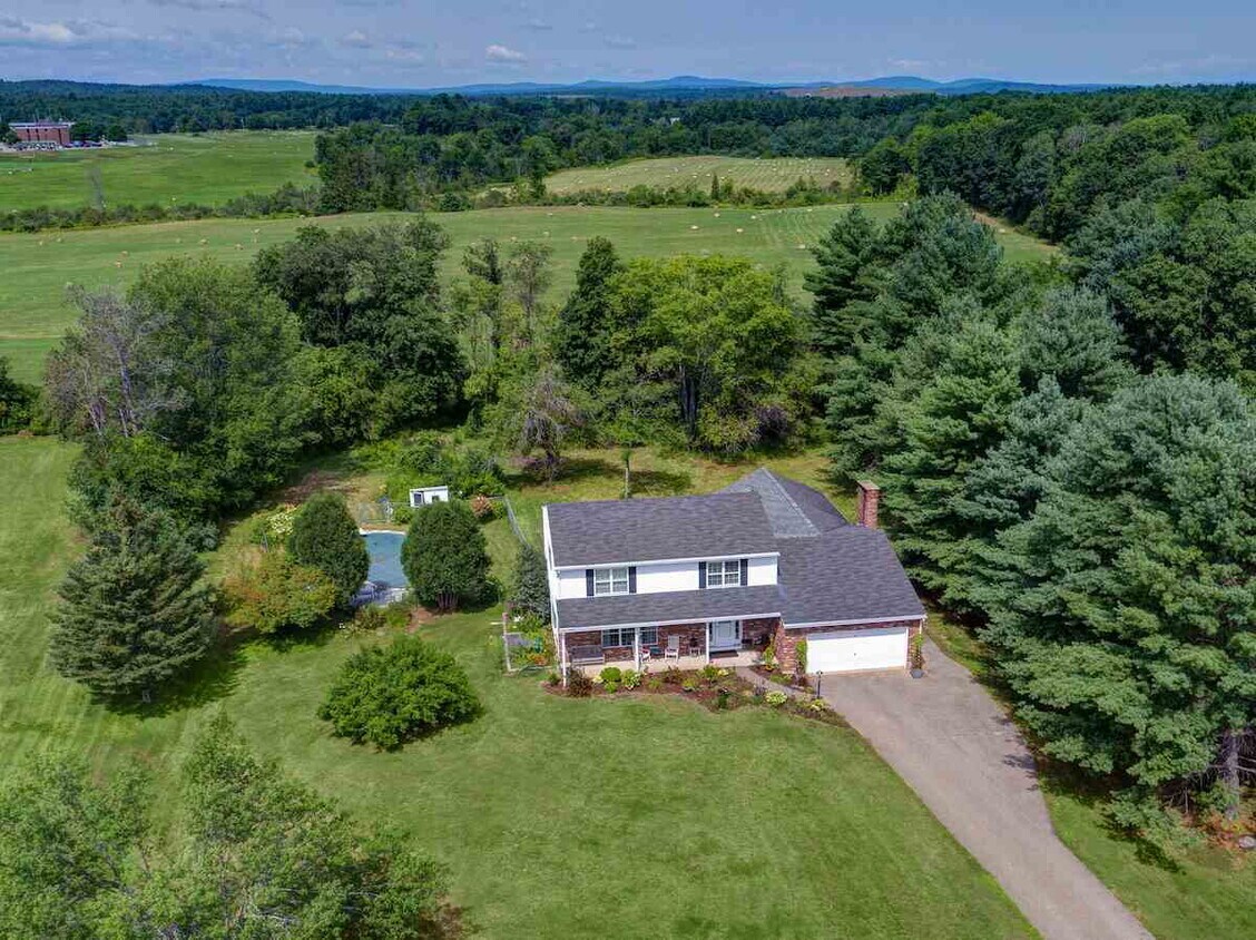 Foto principal - 4 bed 3 bath single-family home for rent. ...