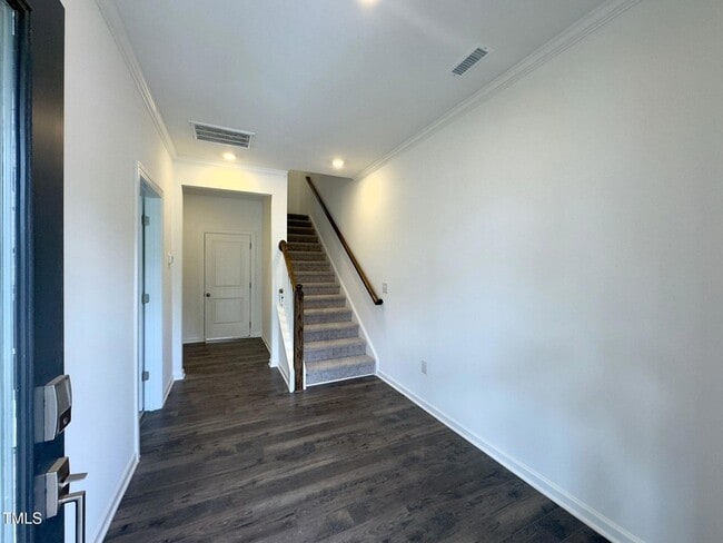 Building Photo - 414 Rowe Wy