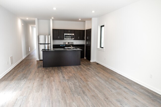 Building Photo - 1260 Parkwood Ave