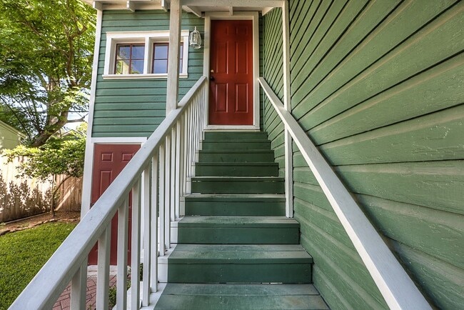 Building Photo - 1119 Jerome St