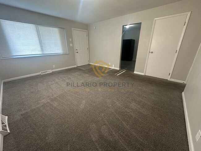 Foto del edificio - $500 OFF MOVE-IN SPECIAL!!! Fresh Renovate...