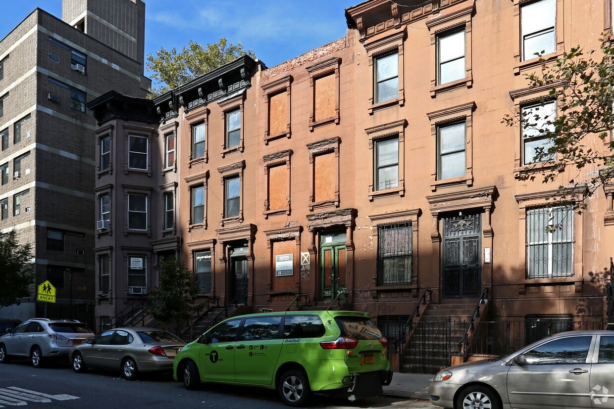 Building Photo - 265 W 131st St