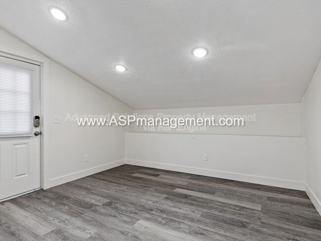 Building Photo - 567 S 800 E