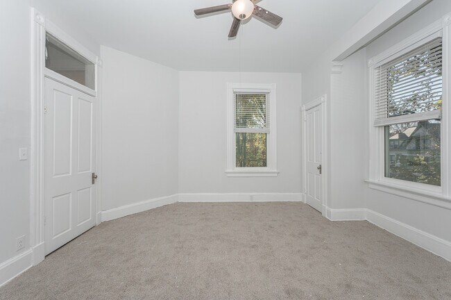 Foto del edificio - 2232 Kemper Ln