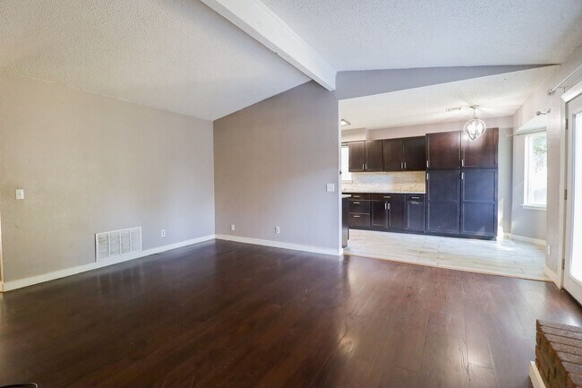 Foto del edificio - 3 BED 2 BATH! Schedule a tour today!