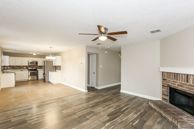 Building Photo - 520 Magdalen Ave