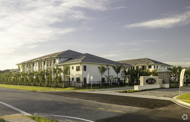 Building Photo - Reva