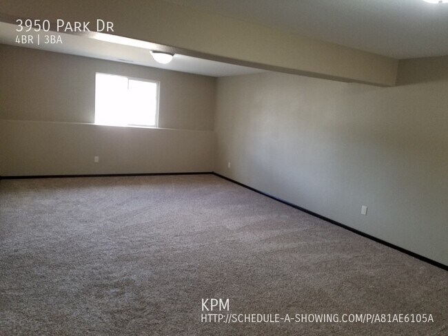 Building Photo - BEAUTIFUL 4 BEDROOM | 3 BATH | TOWNHOME | ...