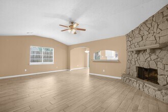 Building Photo - 3303 Glen Spring Dr