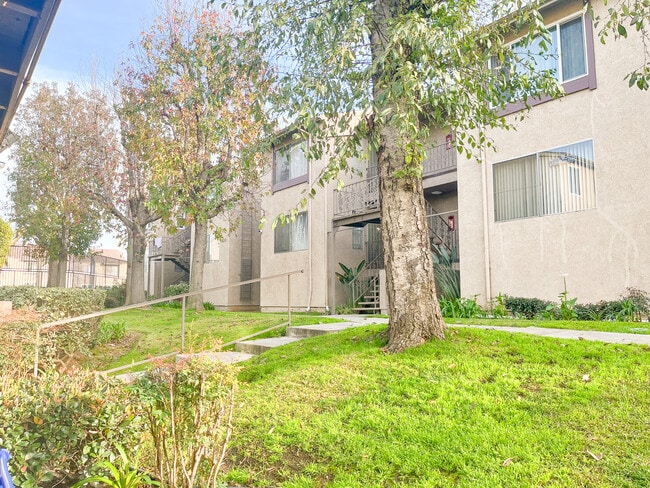 Building Photo - 2310 Lillyvale Ave