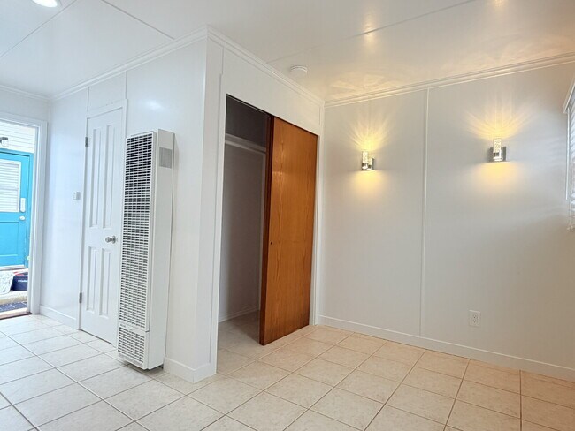 Foto del edificio - Come home to a cozy cottage on the coast! If you've been looking to make a move to the beach, now...