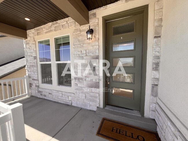Building Photo - 909 Sagehill Dr
