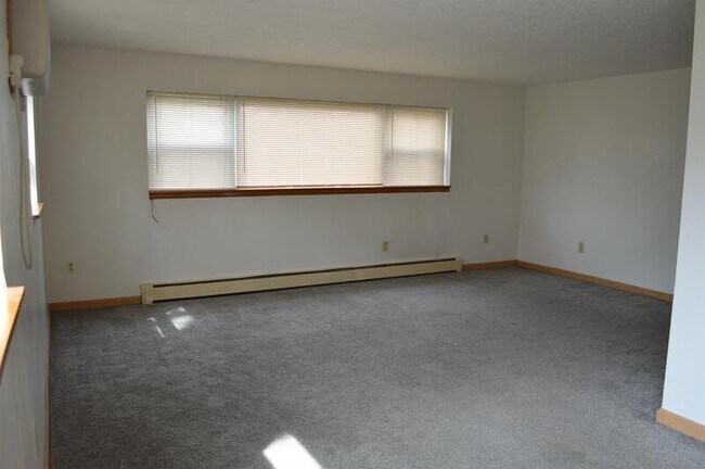 Building Photo - 106 77th Way NE