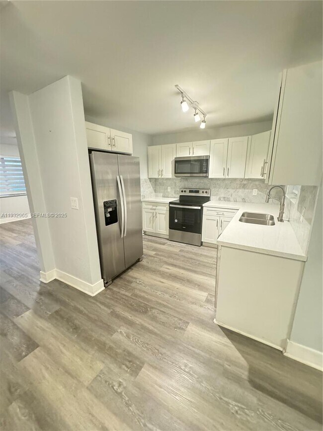 Foto del edificio - 1020 N 74th Terrace