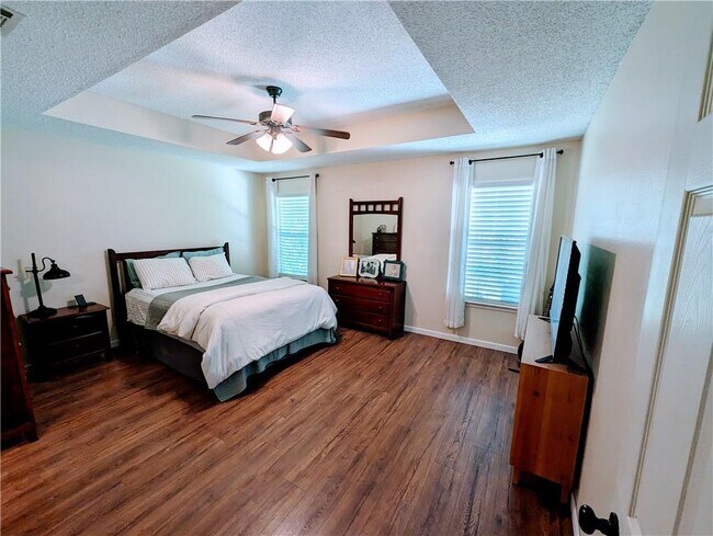 Building Photo - 470 Robin Hood Ct