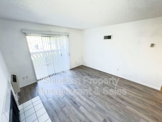 Foto del edificio - 529 Sandalwood Pl