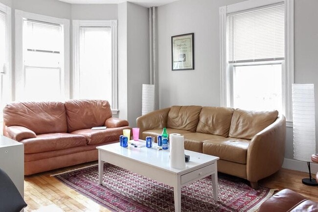 35 1/2 Essex Street - 35 1/2 Essex Street Apartment