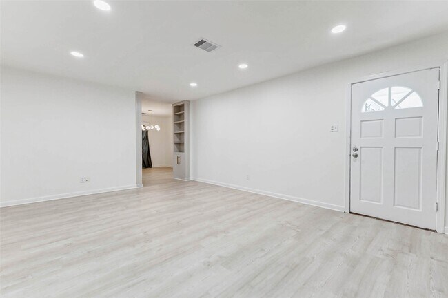 Foto del edificio - 5414 Grand Lake St