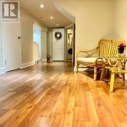 Photo du bâtiment - 87 S Kingsway