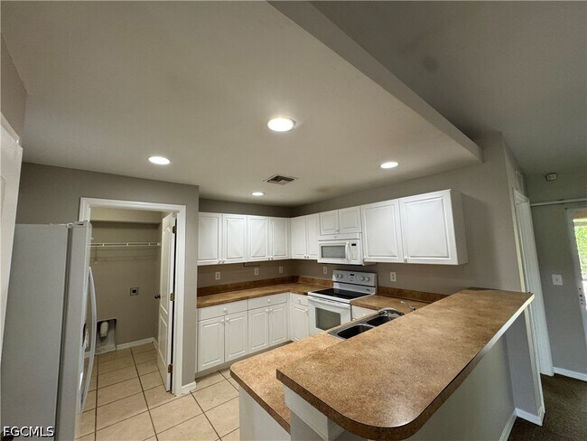 Foto del edificio - 2912 48th St W