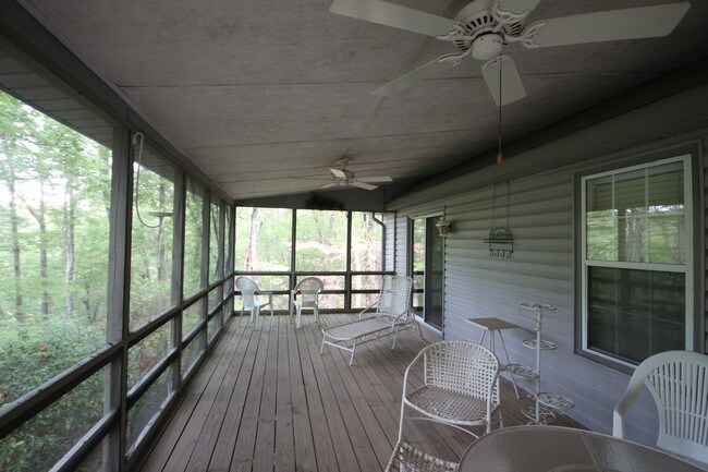 Building Photo - 1334 Soquili Dr