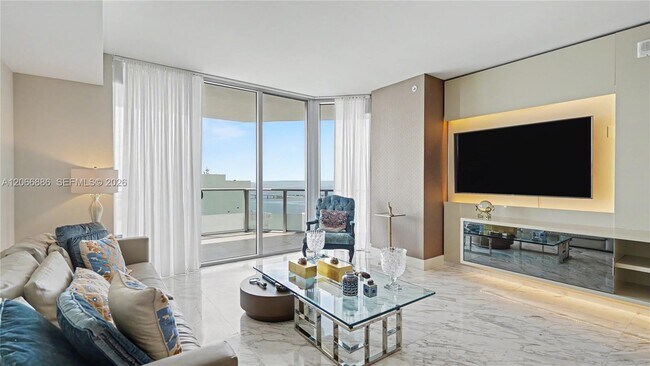 Foto del edificio - 1300 Brickell Bay Dr
