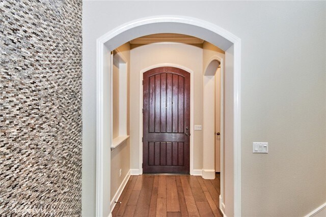 Building Photo - 116 Bridle Path