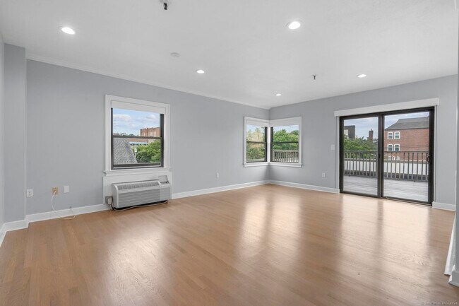 Building Photo - 32 Haviland St