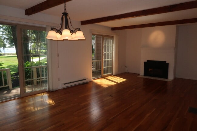Building Photo - 4 Rosewood Ln