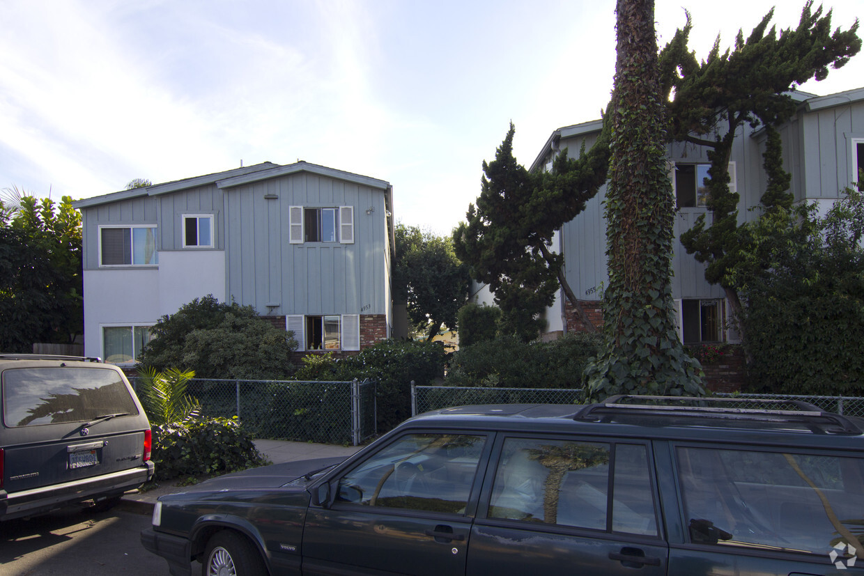 Primary Photo - 4953 W Point Loma Blvd