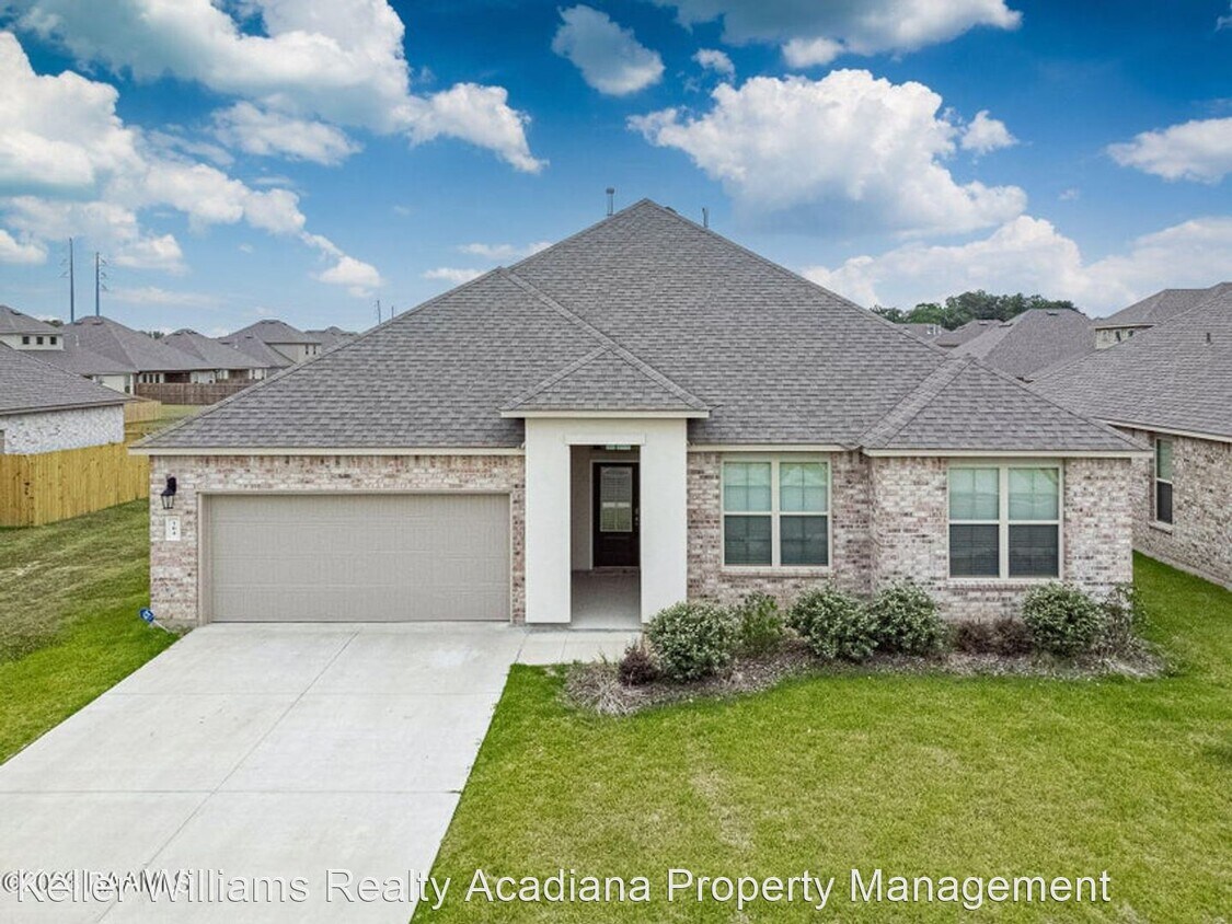 104 Rue Chateau Royal Dr, Youngsville, LA 70592 House Rental in