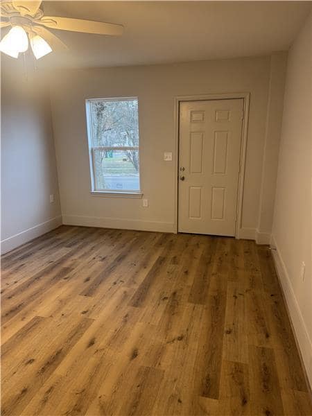 Building Photo - 207 Laurel Ln