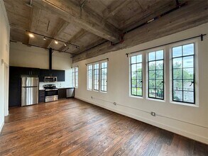 Building Photo - 4411 Dallas St