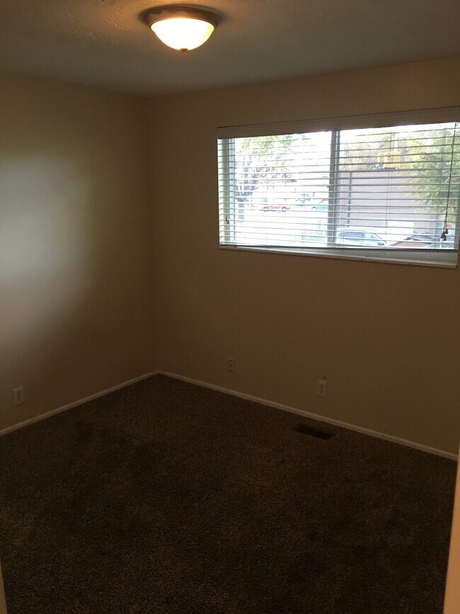 Building Photo - 1784 W 400 N