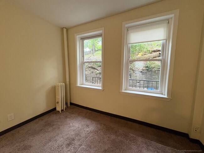 Building Photo - 161 Kelton St
