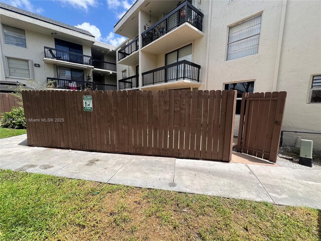 Foto del edificio - 8307 SW 142nd Ave