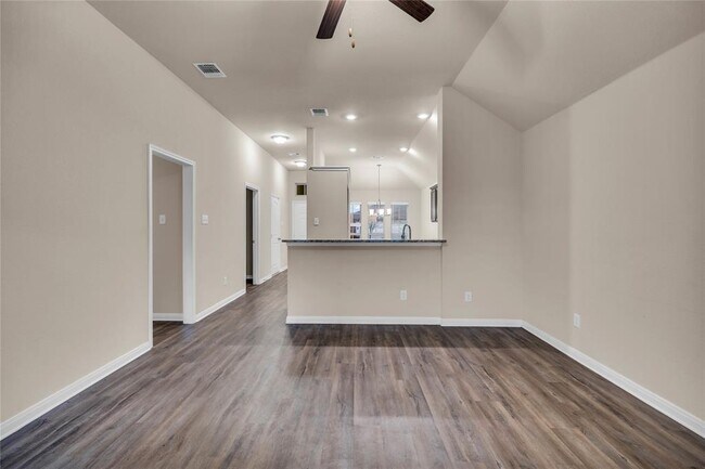 Foto del edificio - 6407 Hercules Ave