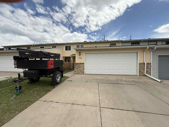 Foto del edificio - 1732 Sanders Dr