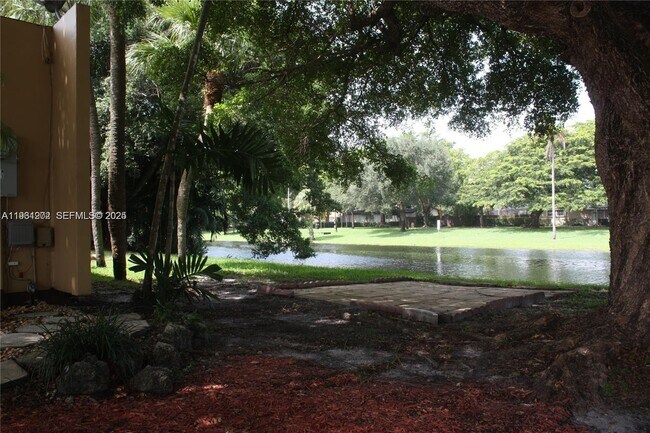 Foto del edificio - 6713 Kingsmoor Way