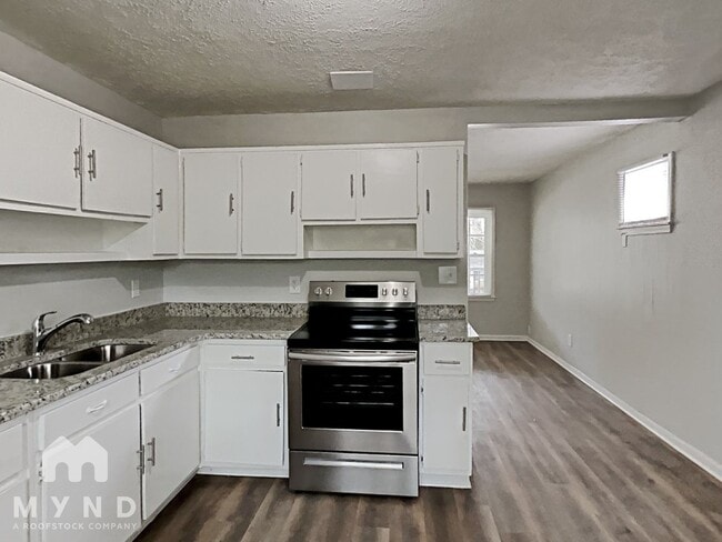 Building Photo - 245 Essex Dr