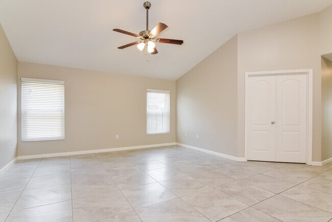 Building Photo - 948 Wicketrun Dr