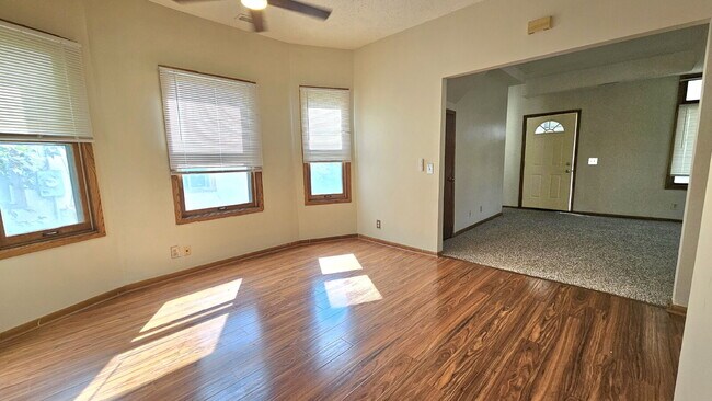 Building Photo - "Charming 3-Bedroom Retreat with 1200 Sq Ft of Comfort in Harrison Neighborhood in Minneapolis!"