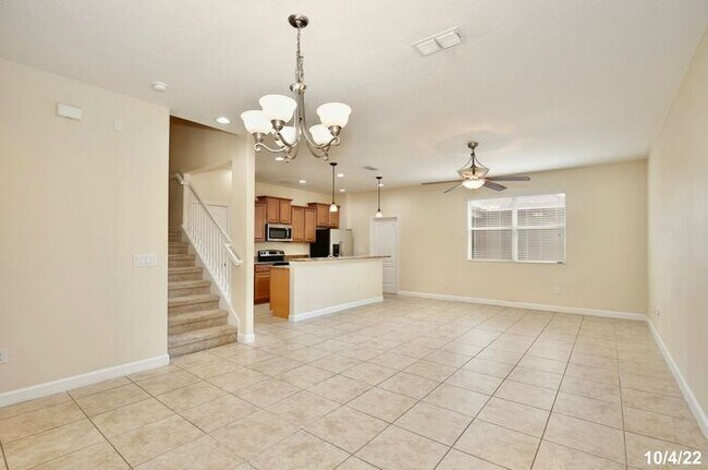 Building Photo - Comfortable 4/2.5 Townhome located in the ...