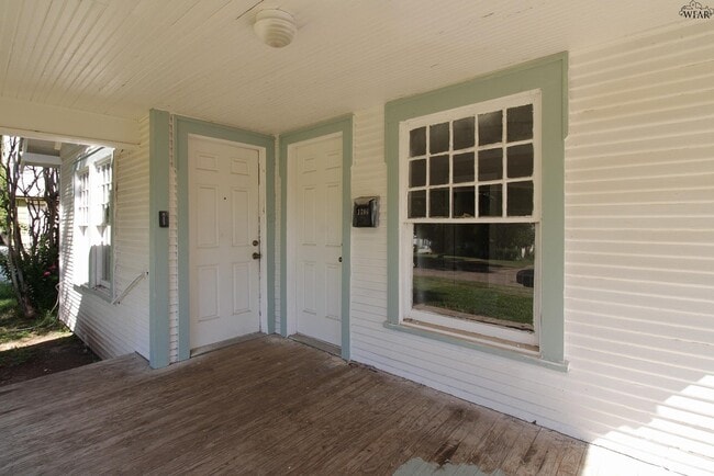 Building Photo - 1706 McGregor Ave