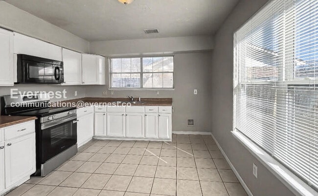 Photo - 3 Bed, 2.5 Bath Home with Fenced Yard & Garage / Pet-Friendly / Available Now!