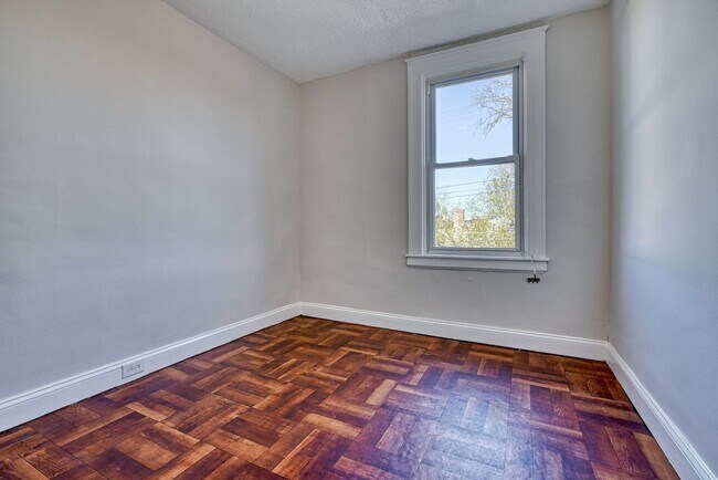 Foto del edificio - 3438 Ravenwood Ave