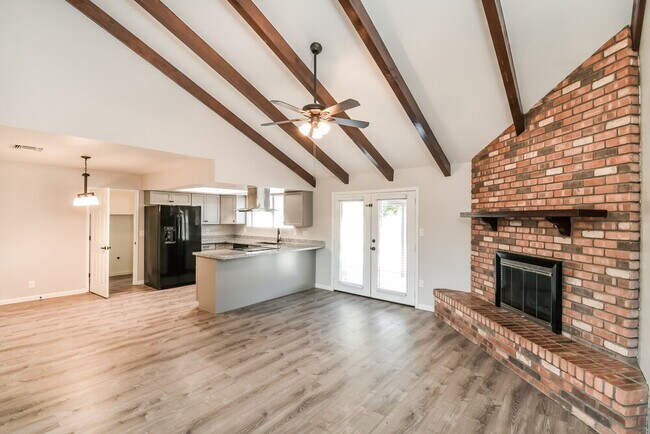 Foto del edificio - 2742 E Irwin Ave