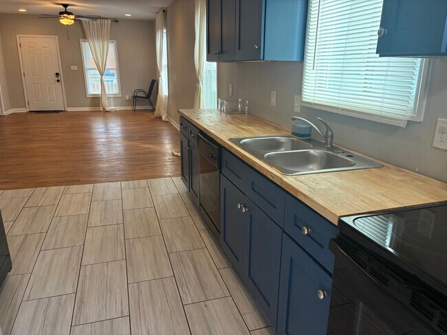 Building Photo - Room in Single Family Home on Mayson Turner Rd NW